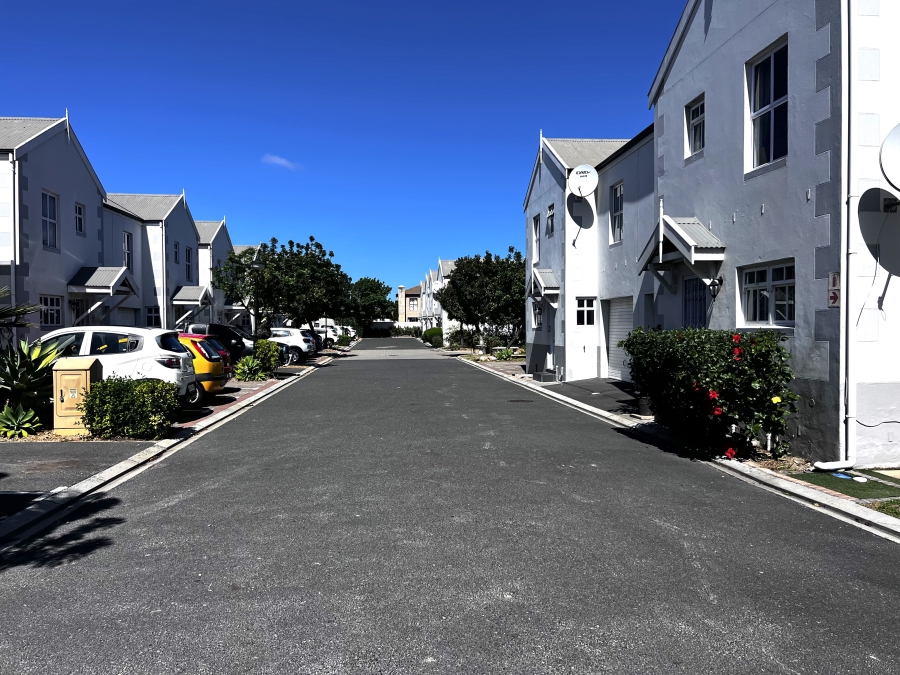 To Let 3 Bedroom Property for Rent in Parklands Western Cape